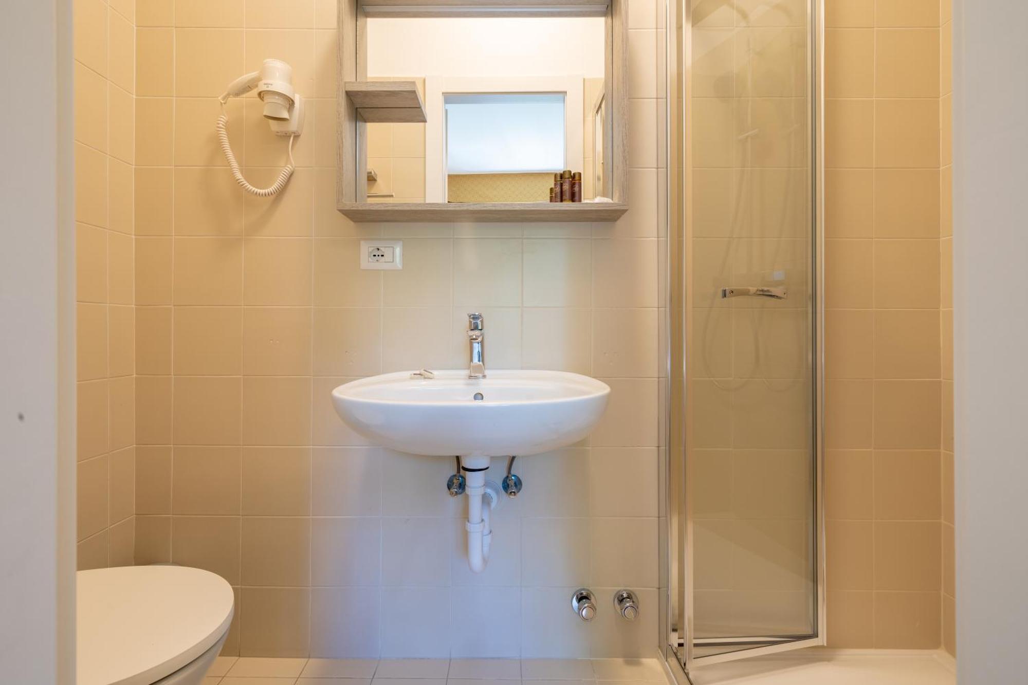 Albergo Villa Edy トレメッツォ エクステリア 写真