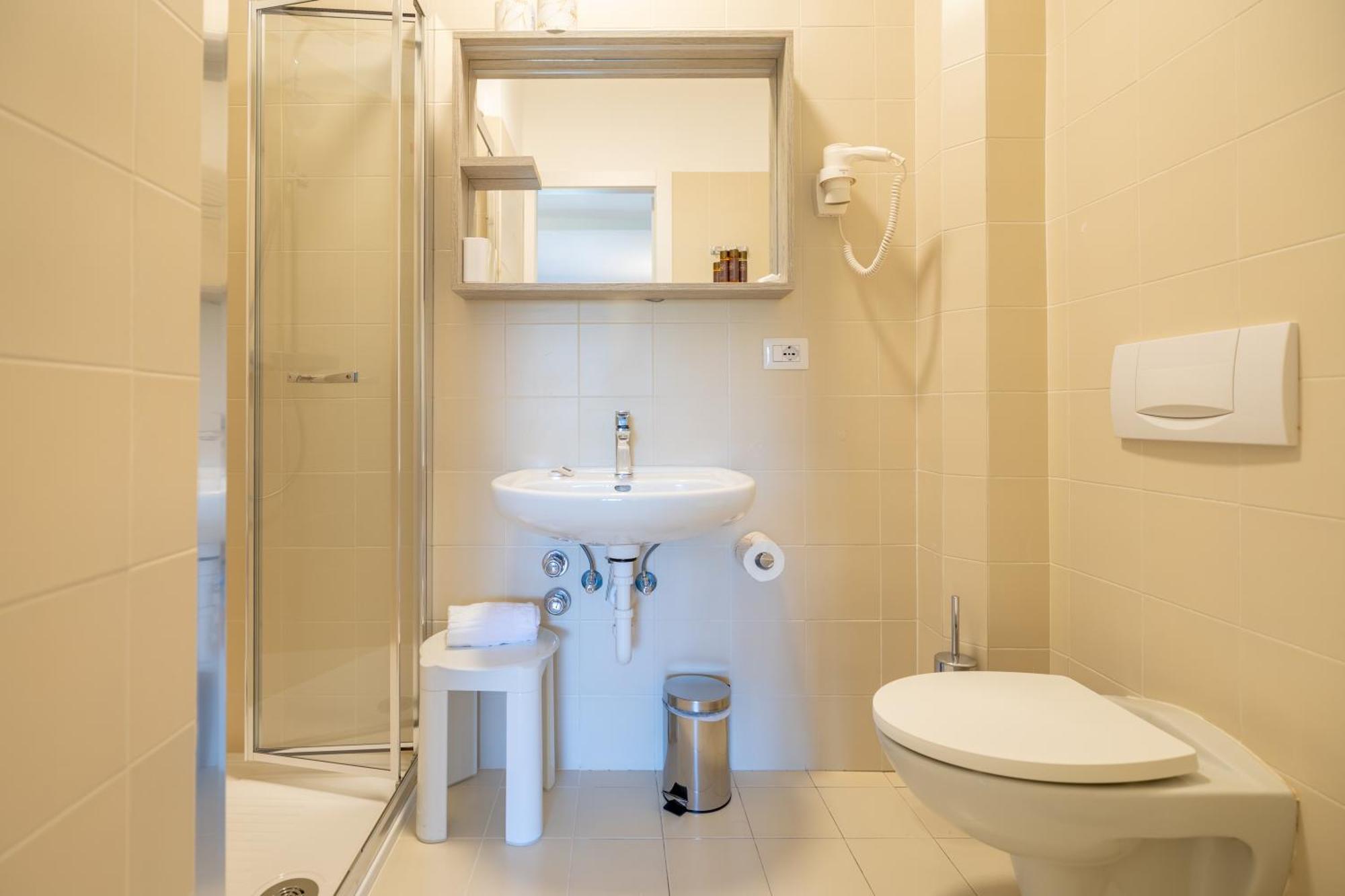Albergo Villa Edy トレメッツォ エクステリア 写真