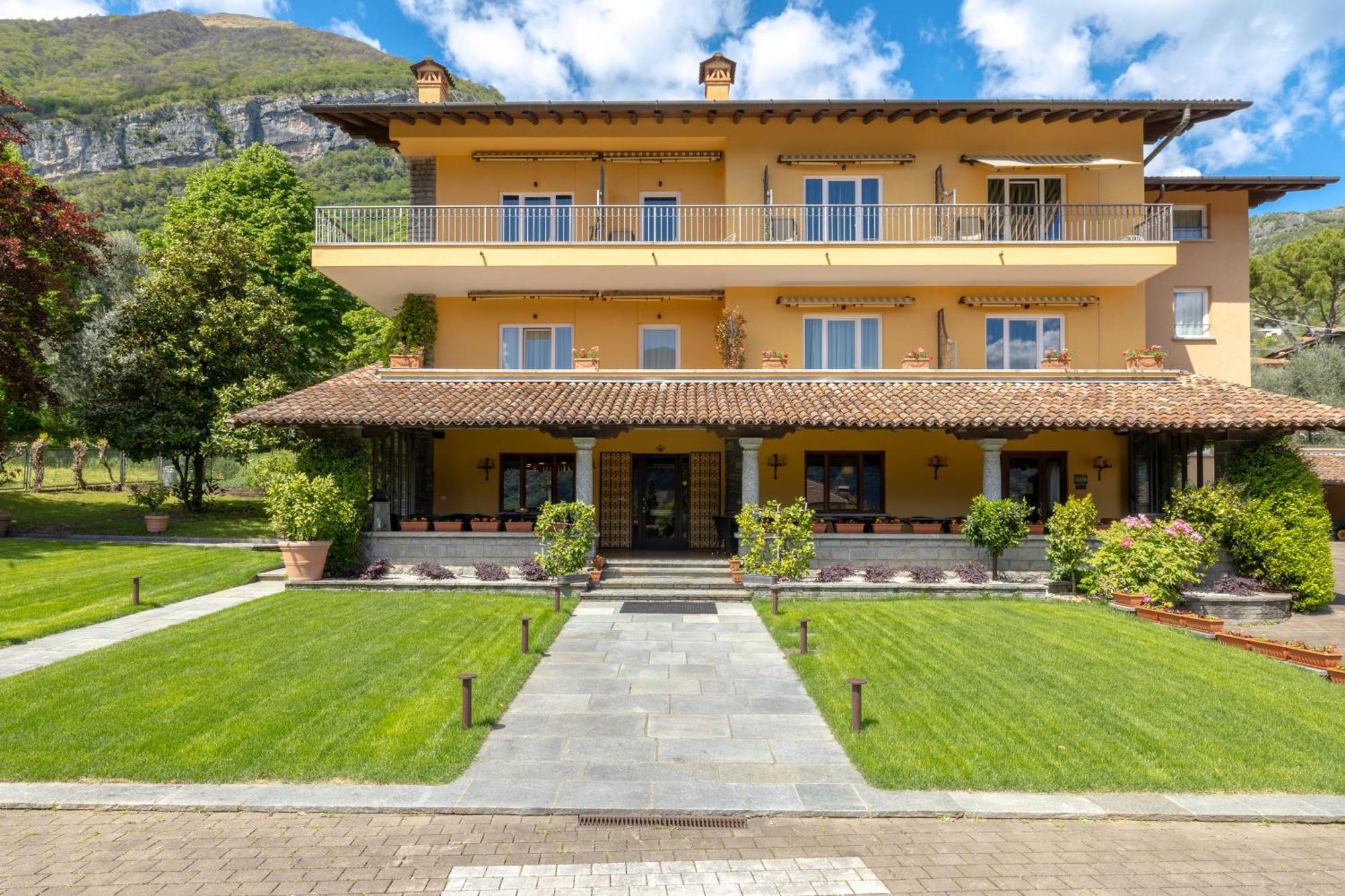 Albergo Villa Edy トレメッツォ エクステリア 写真